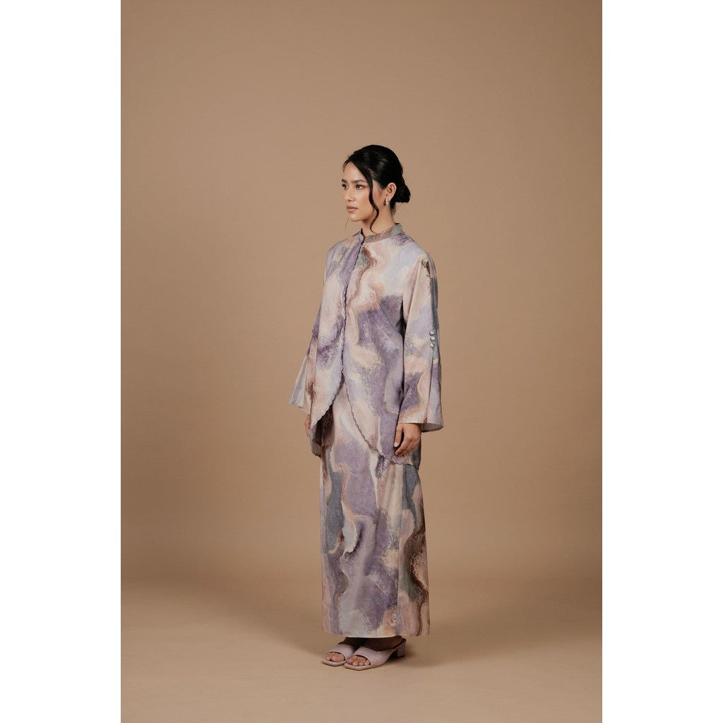 Neng Sari in Amethyst