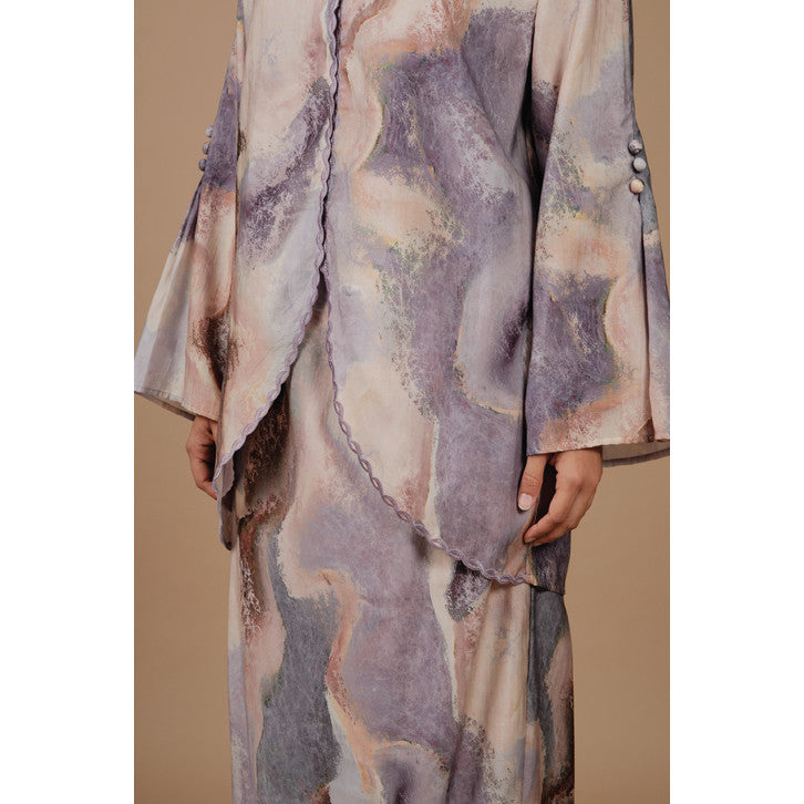 Neng Sari in Amethyst