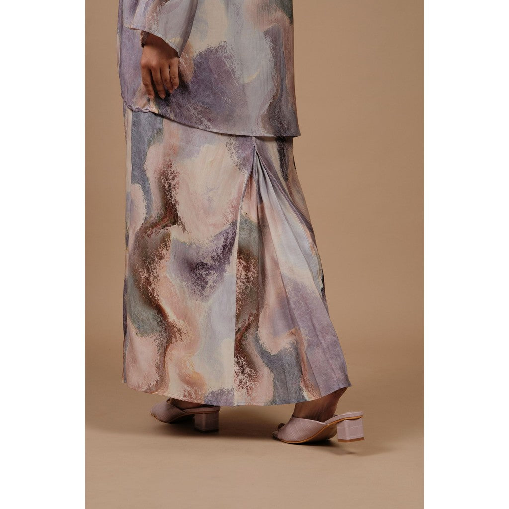 Neng Sari in Amethyst