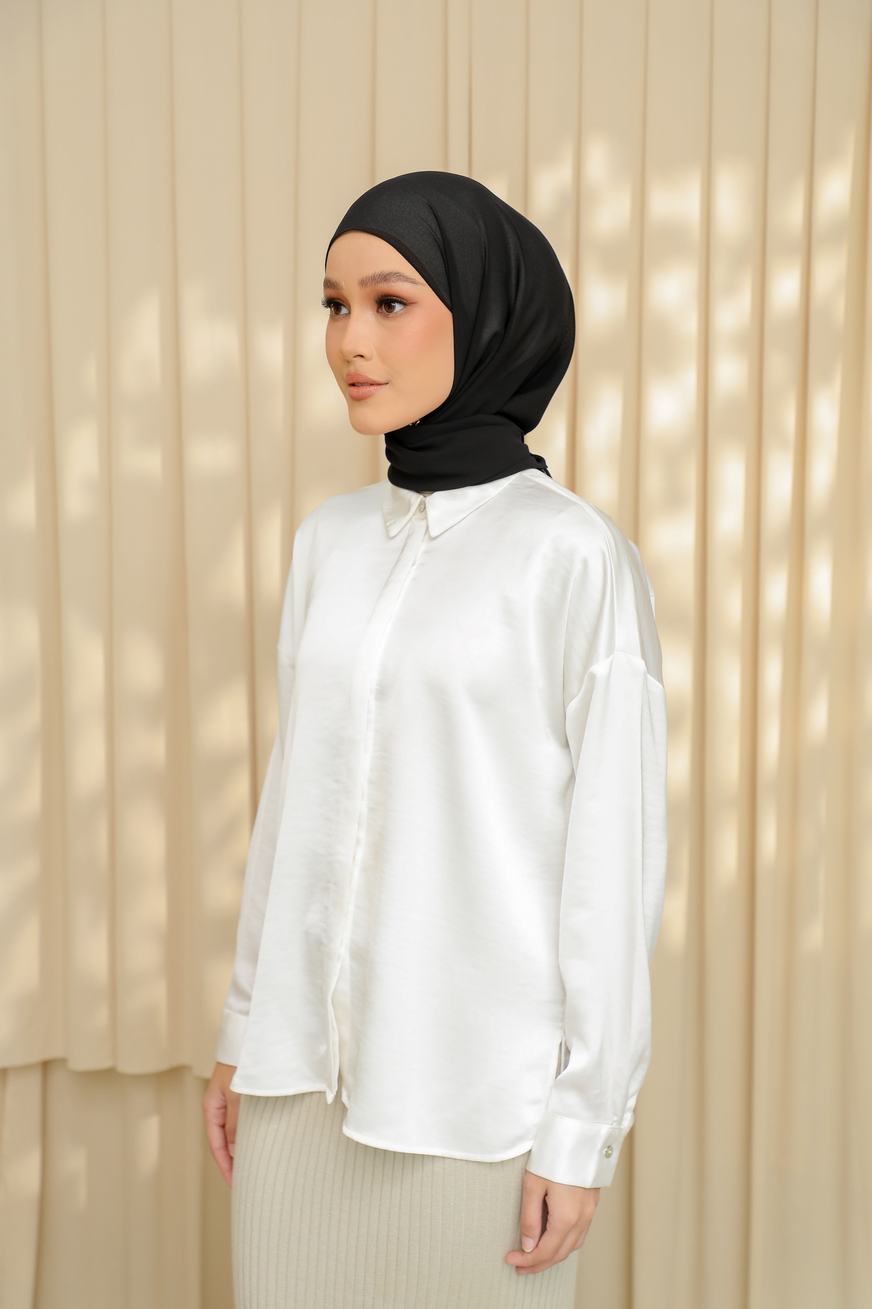Hoodlite Shawl - AURA
