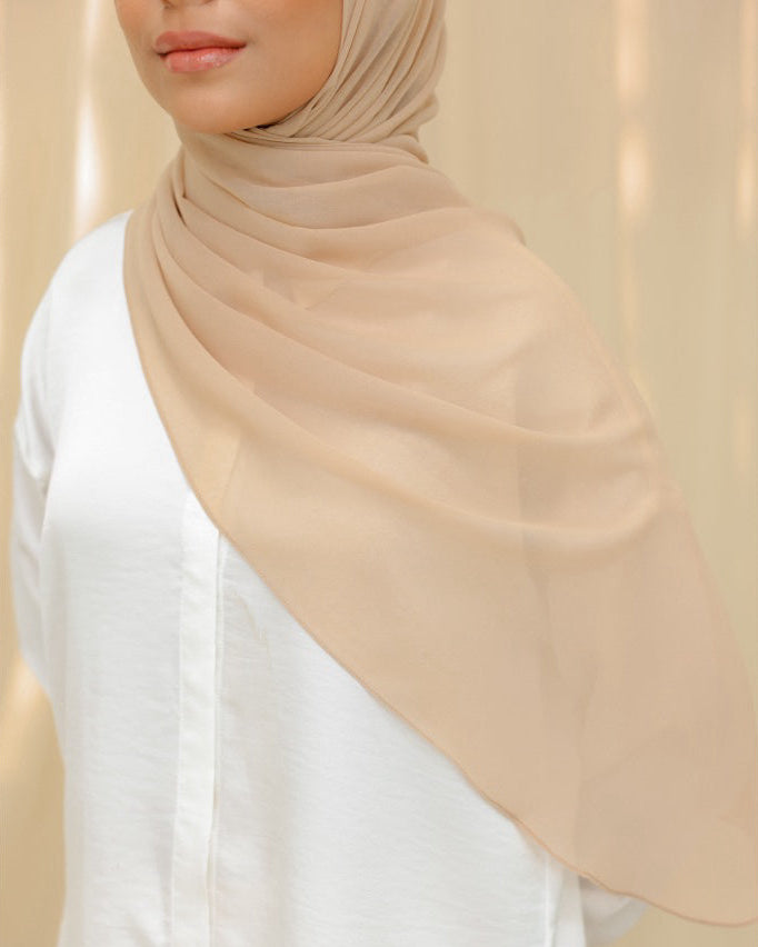 Thalia, The 'It' Shawl - PRETTY WOMAN