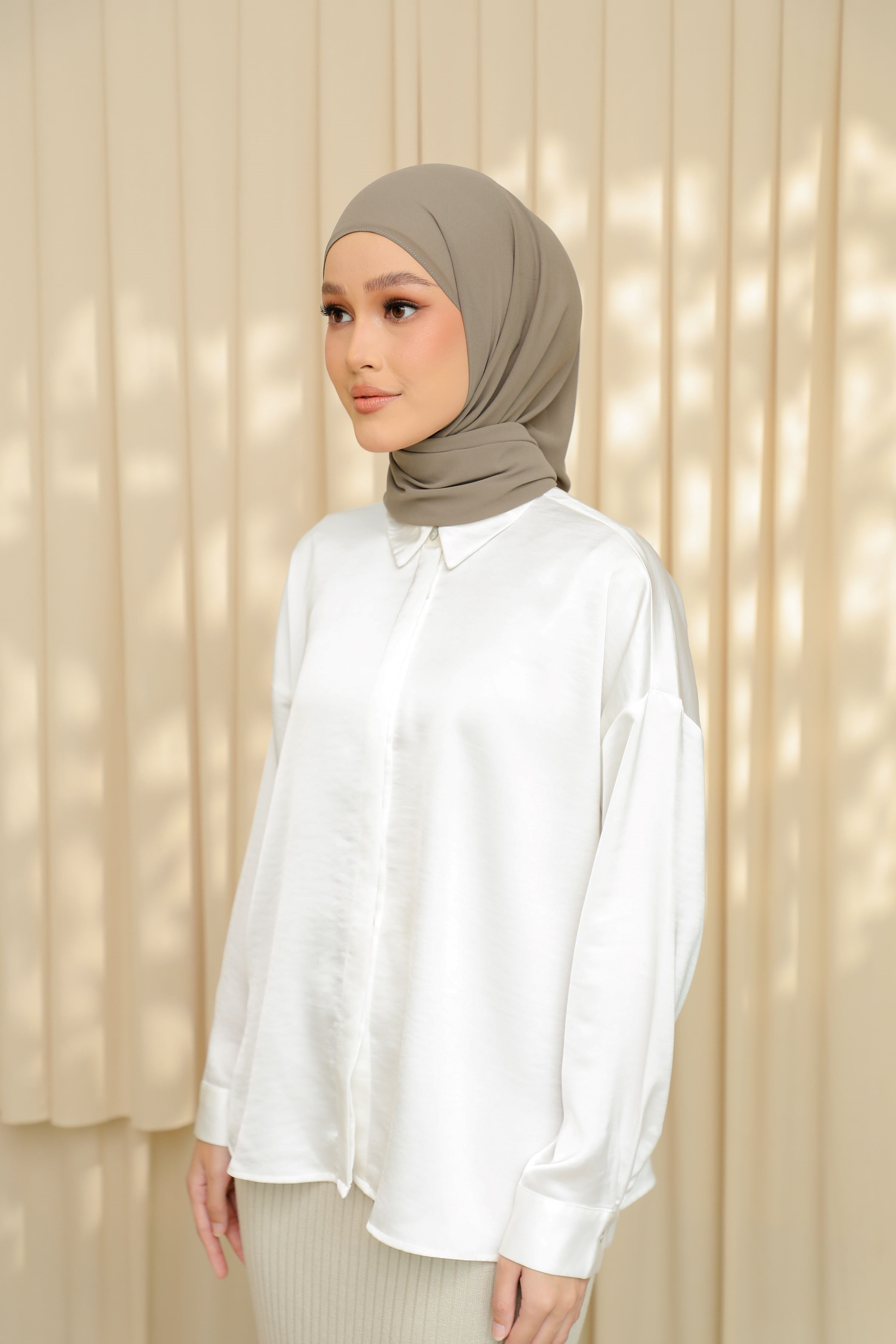 Hoodlite Shawl - SMOKE
