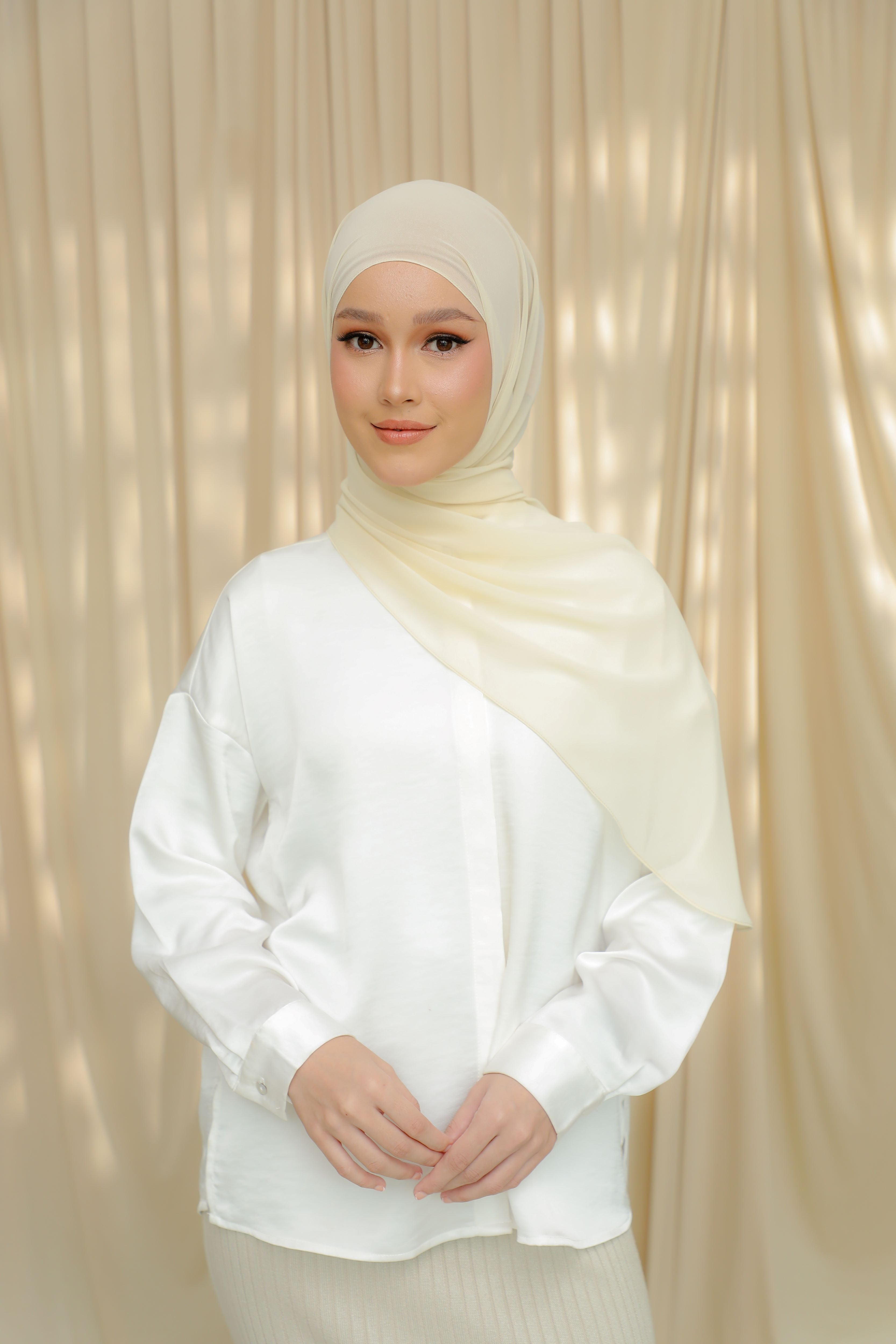 Thalia, The 'It' Shawl - Cameo