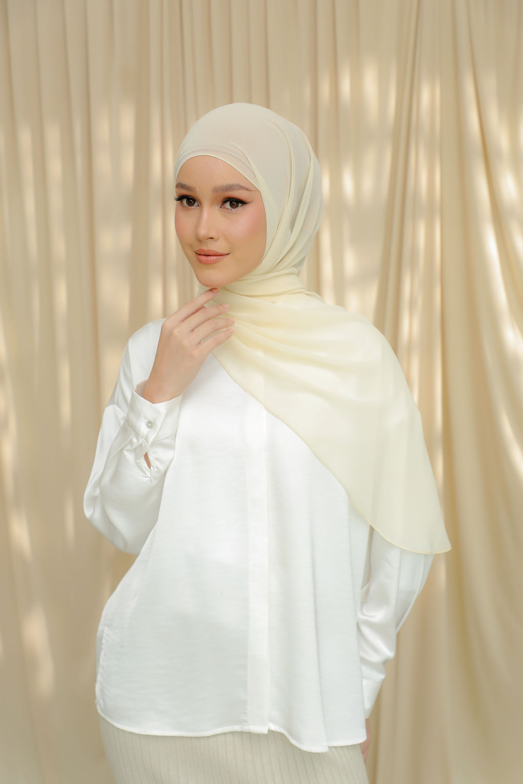 Thalia, The 'It' Shawl - Cameo