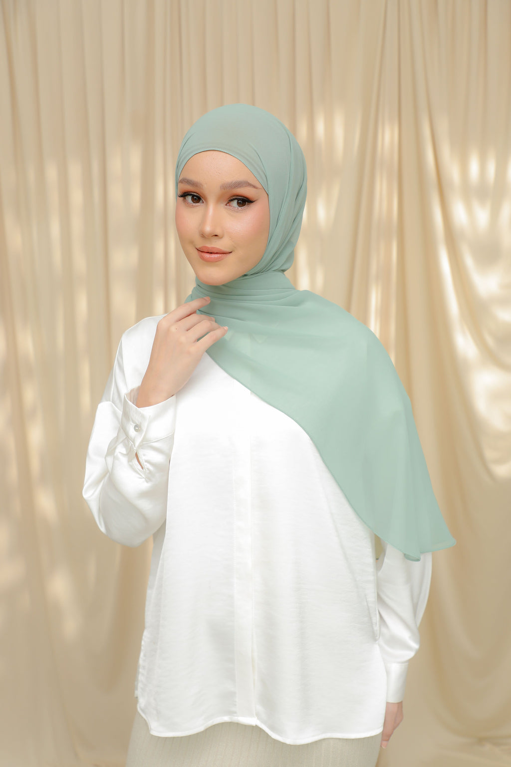 Thalia, The 'It' Shawl - ELLA ENCHANTED