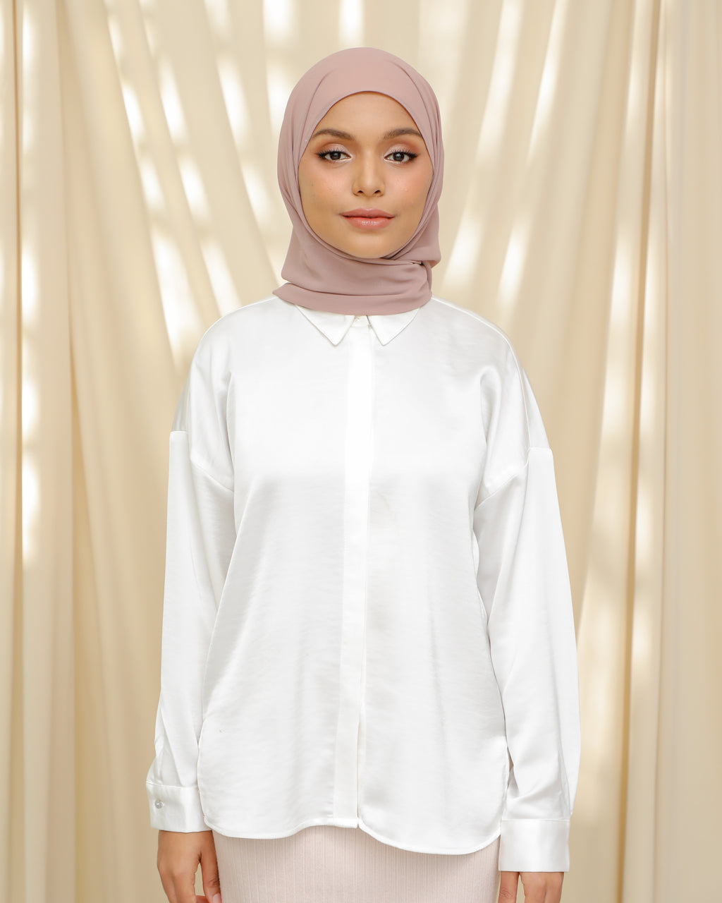 Hoodlite Shawl - GARNET