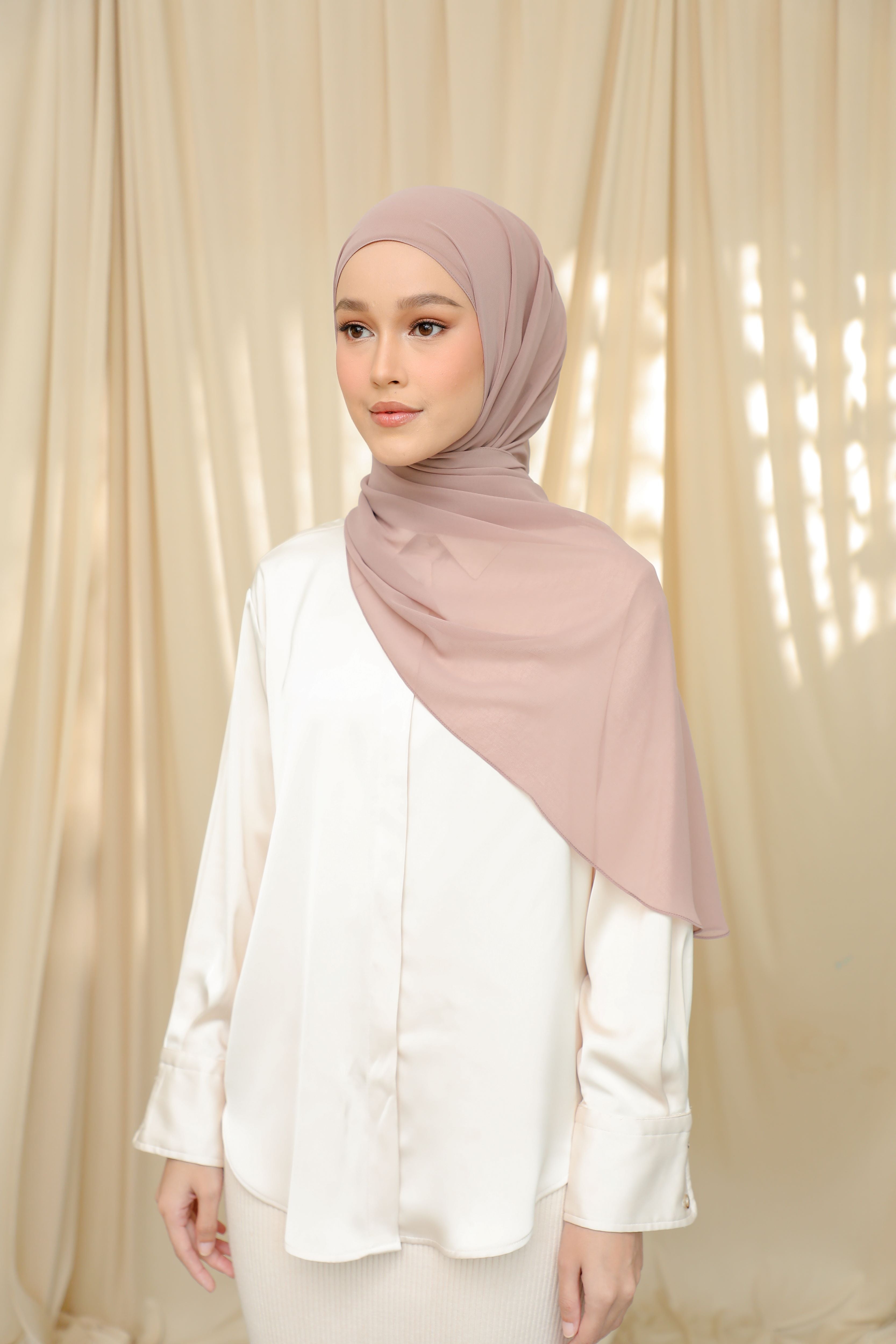 Thalia, The 'It' Shawl - GILMORE GIRLS