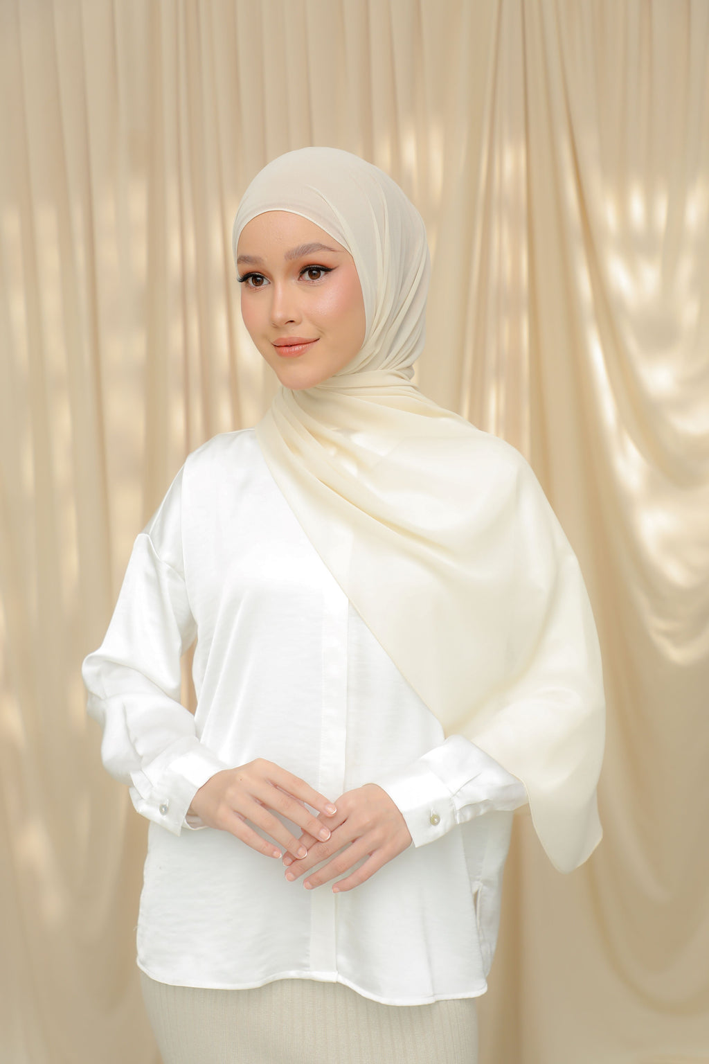 Thalia, The 'It' Shawl - Oscar