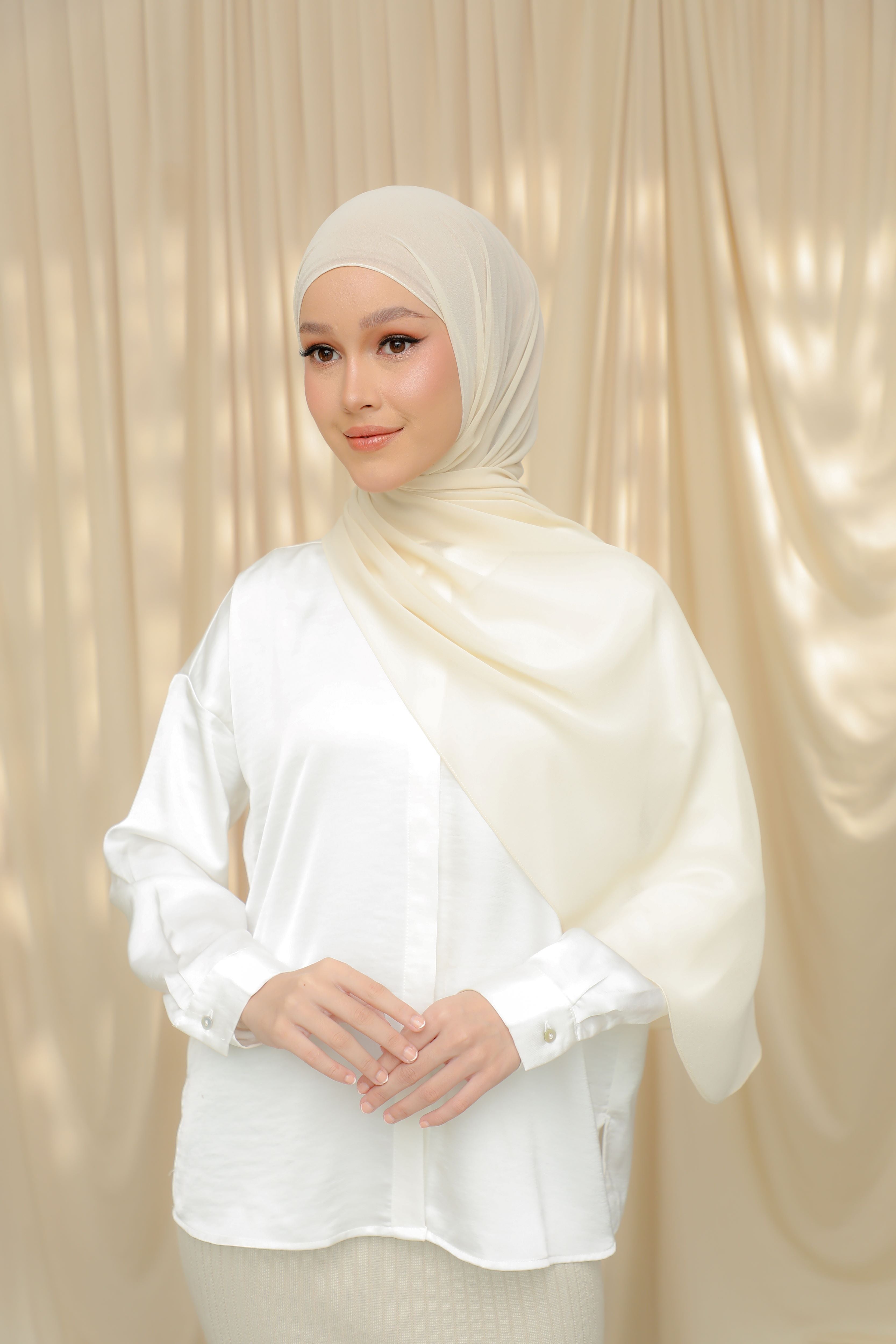 Thalia, The 'It' Shawl - Oscar