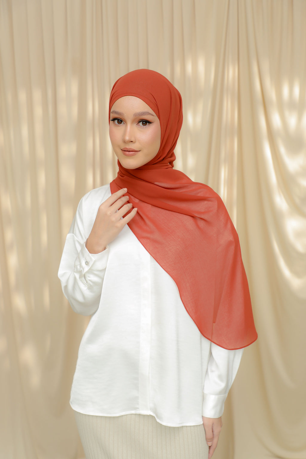 Thalia, The 'It' Shawl - Premiere