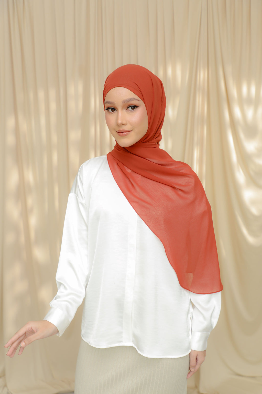 Thalia, The 'It' Shawl - Premiere
