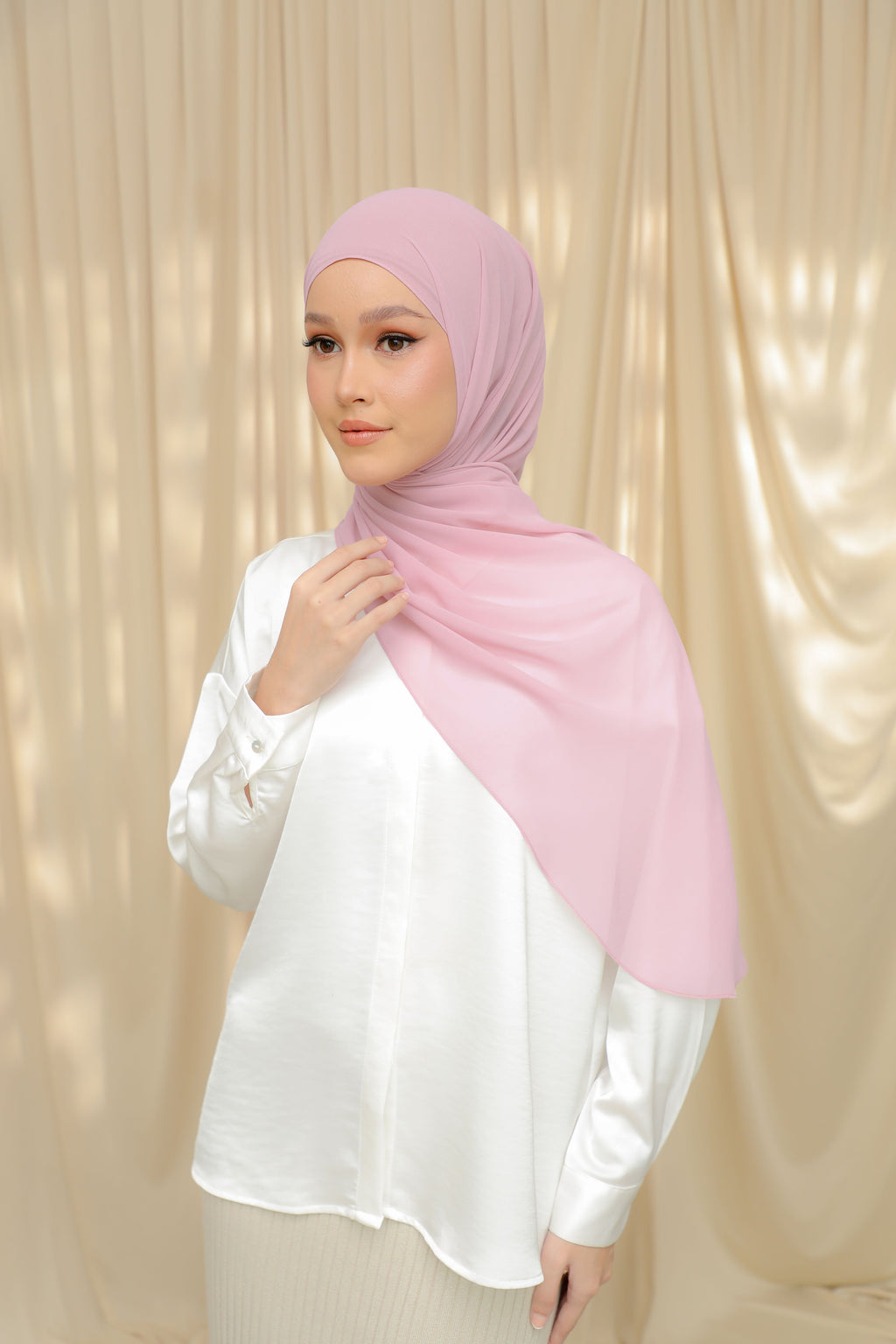 Thalia, The 'It' Shawl - PRETTY WOMAN