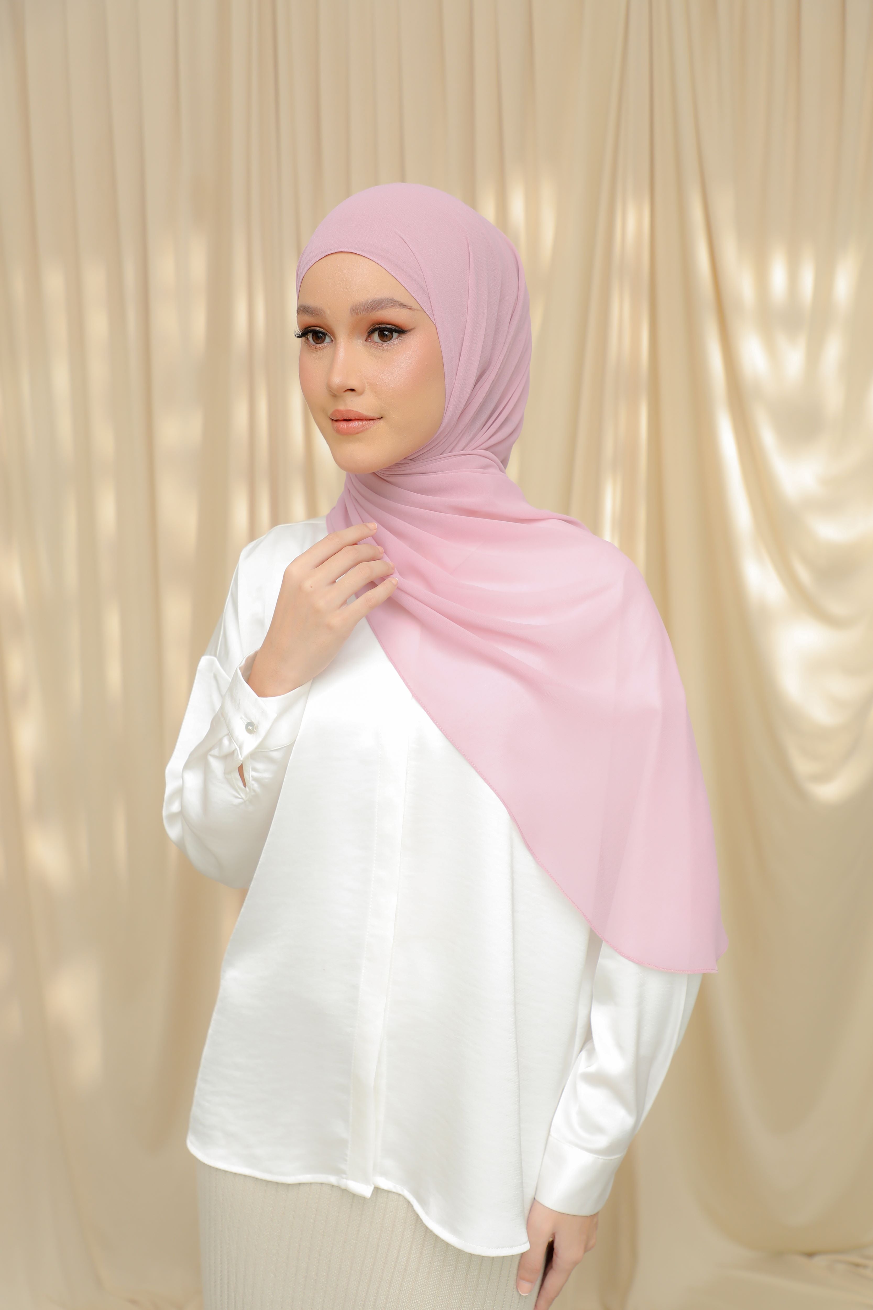 Thalia, The 'It' Shawl - PRETTY WOMAN