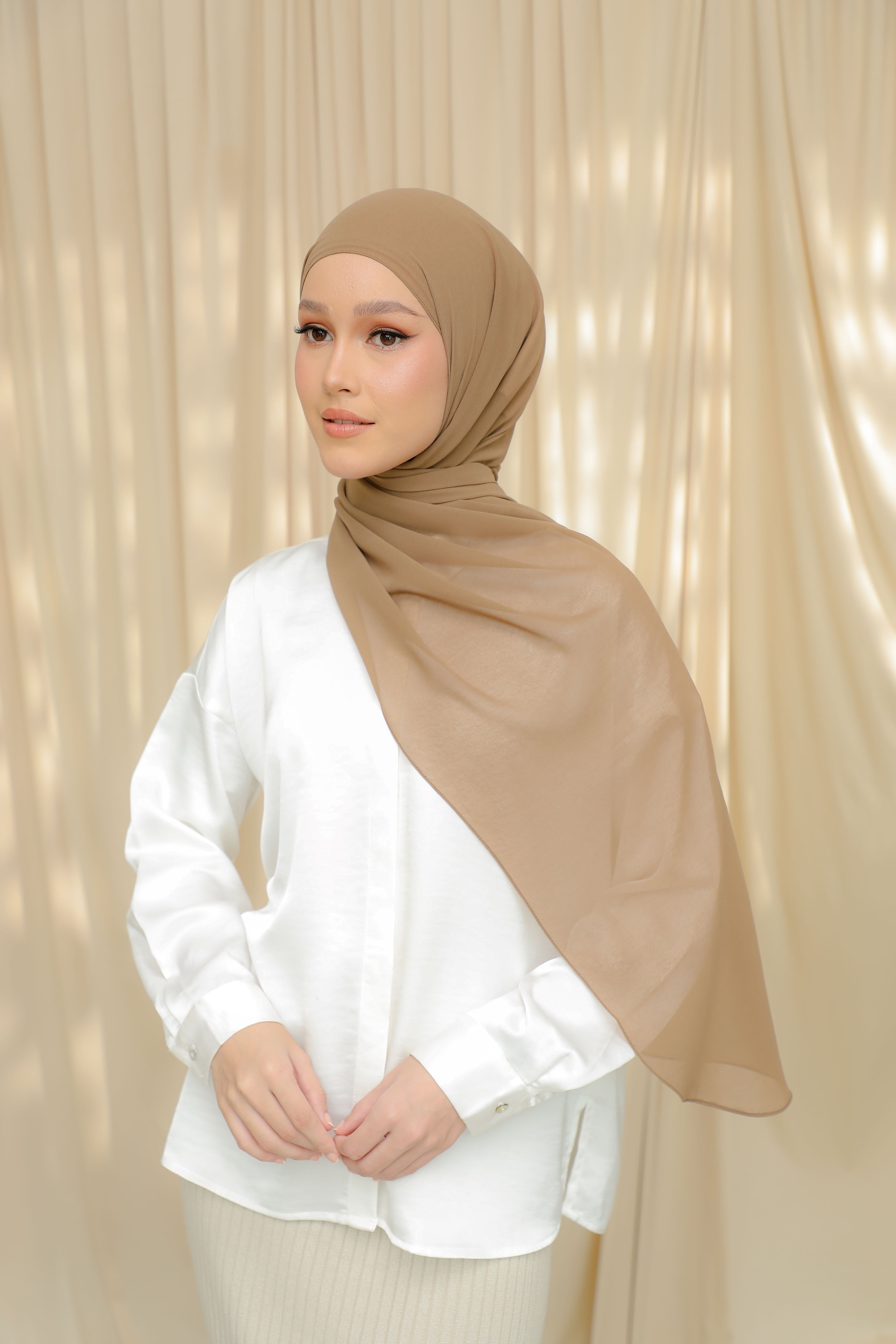 Thalia, The 'It' Shawl - Script